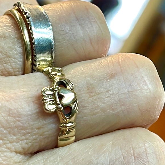 14k Claddagh ring - Picture 8 of 10